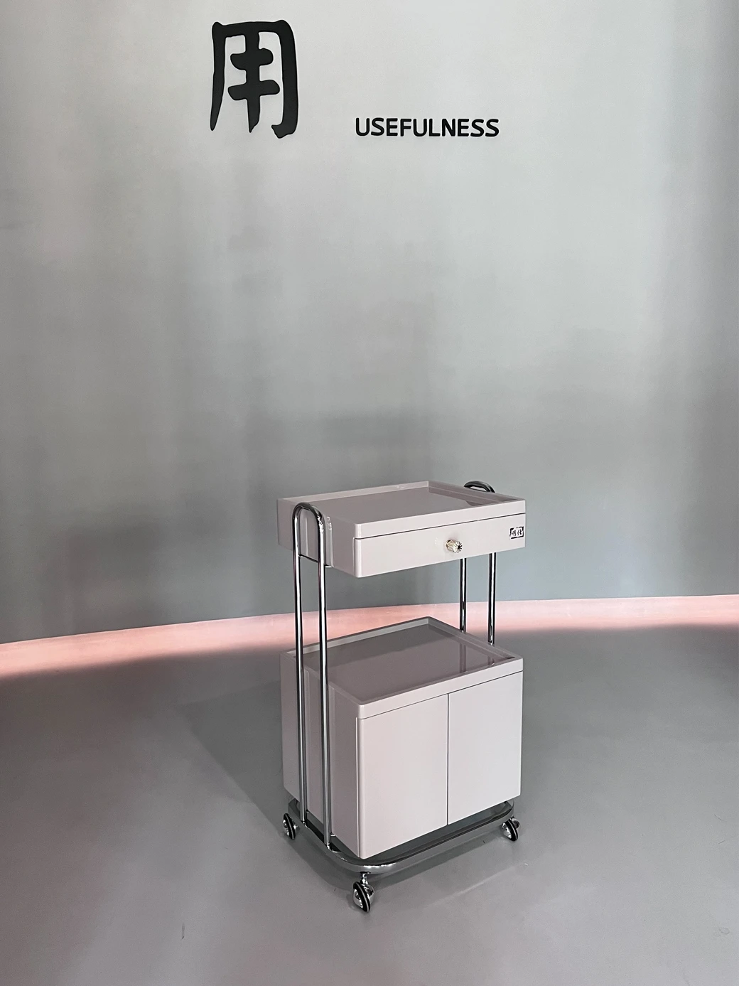 Description Picture 2 of itemTattoo Beauty Salon Trolley Utility Barber Hair Utility Salon Trolley Cosmetic Spa Carrito Auxiliar Salon Furniture BL50ST