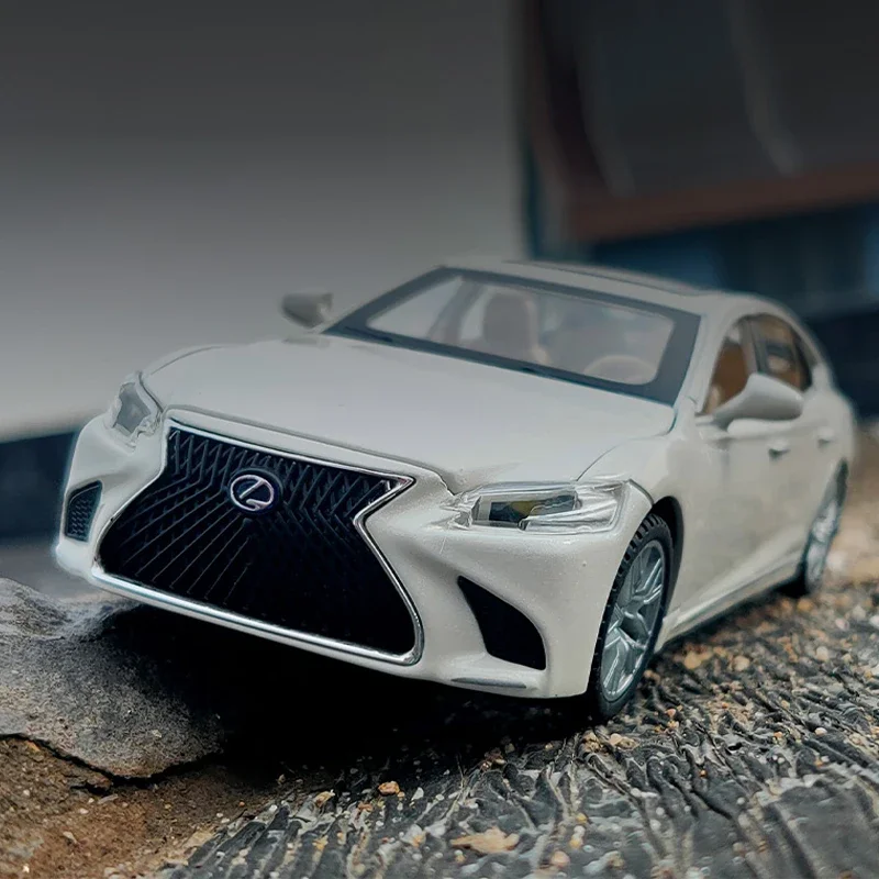 Modellino Auto Lexus LS500h Scala 1:32, Pressofuso, Con Luci E Suoni, Macchinina A Trazione Integrale, Nuovo