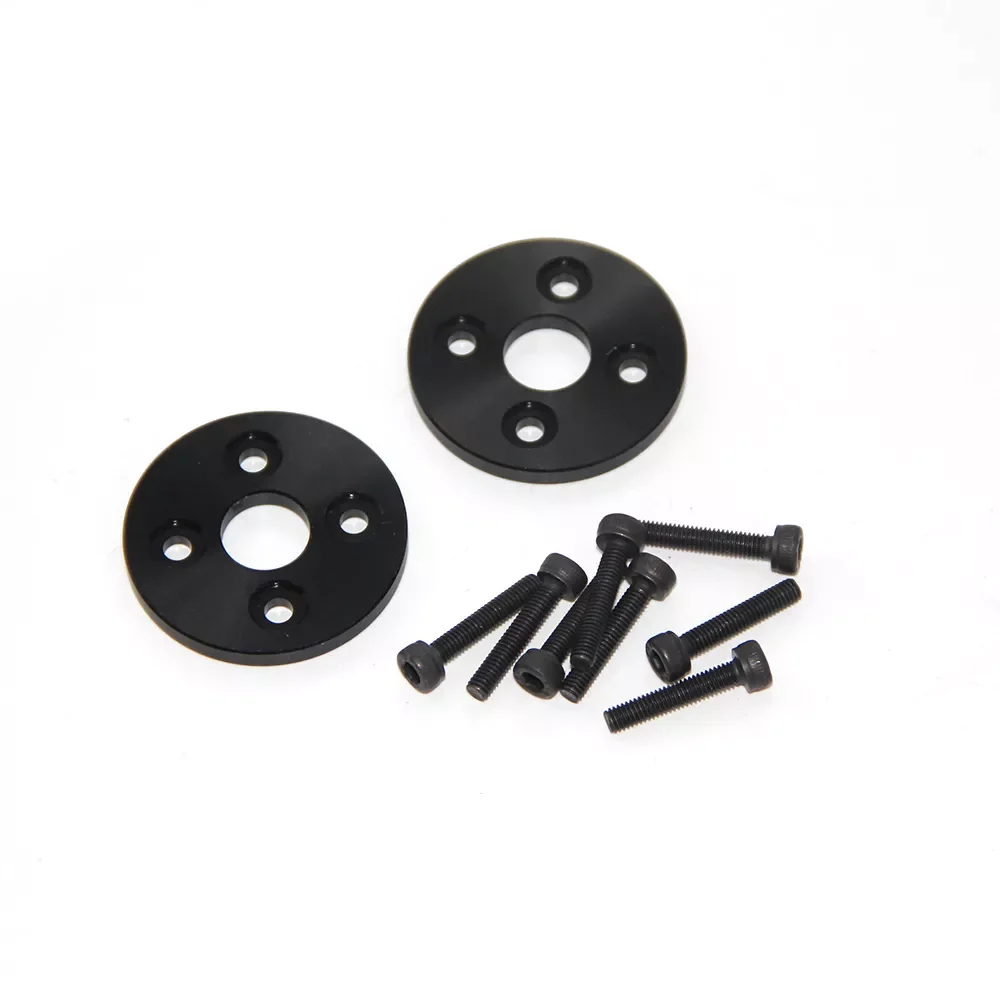 Hélice FLUXER Ultra-Légère 24x7.2 Carbone MAD 36g fixée sur un moteur de multirotor, ambiance atelier.