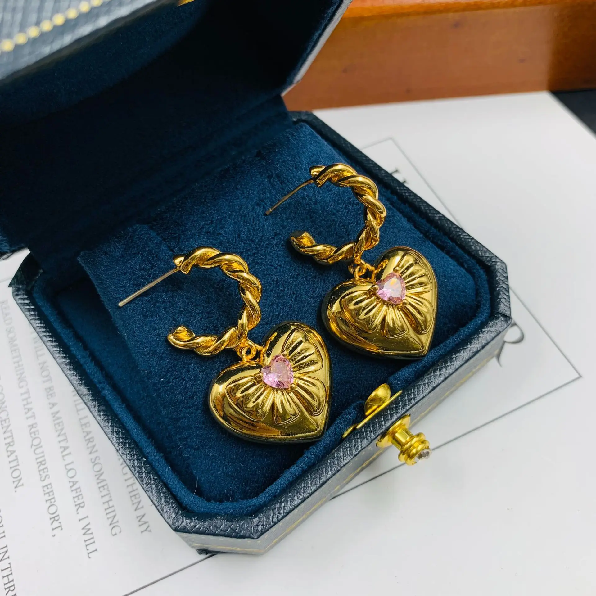 Sweet Twist Golden Love Orecchini Simple Classic Heart Pendant Eardrop Ring Jewelry Set