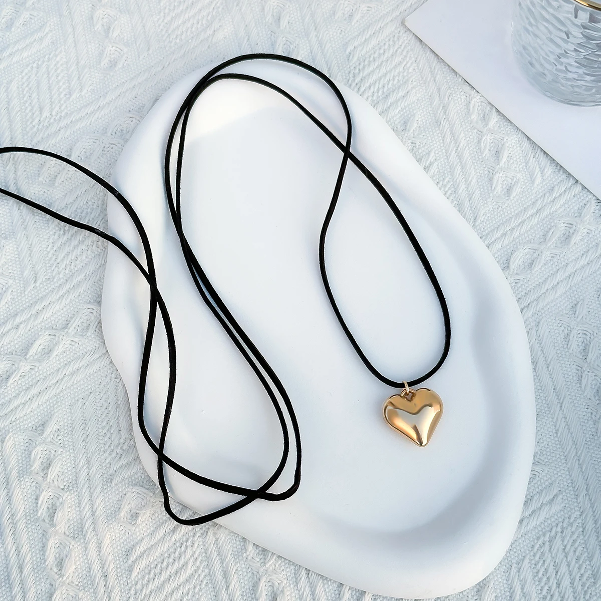 Elegant Goth Love Heart Pendant Necklace for Women