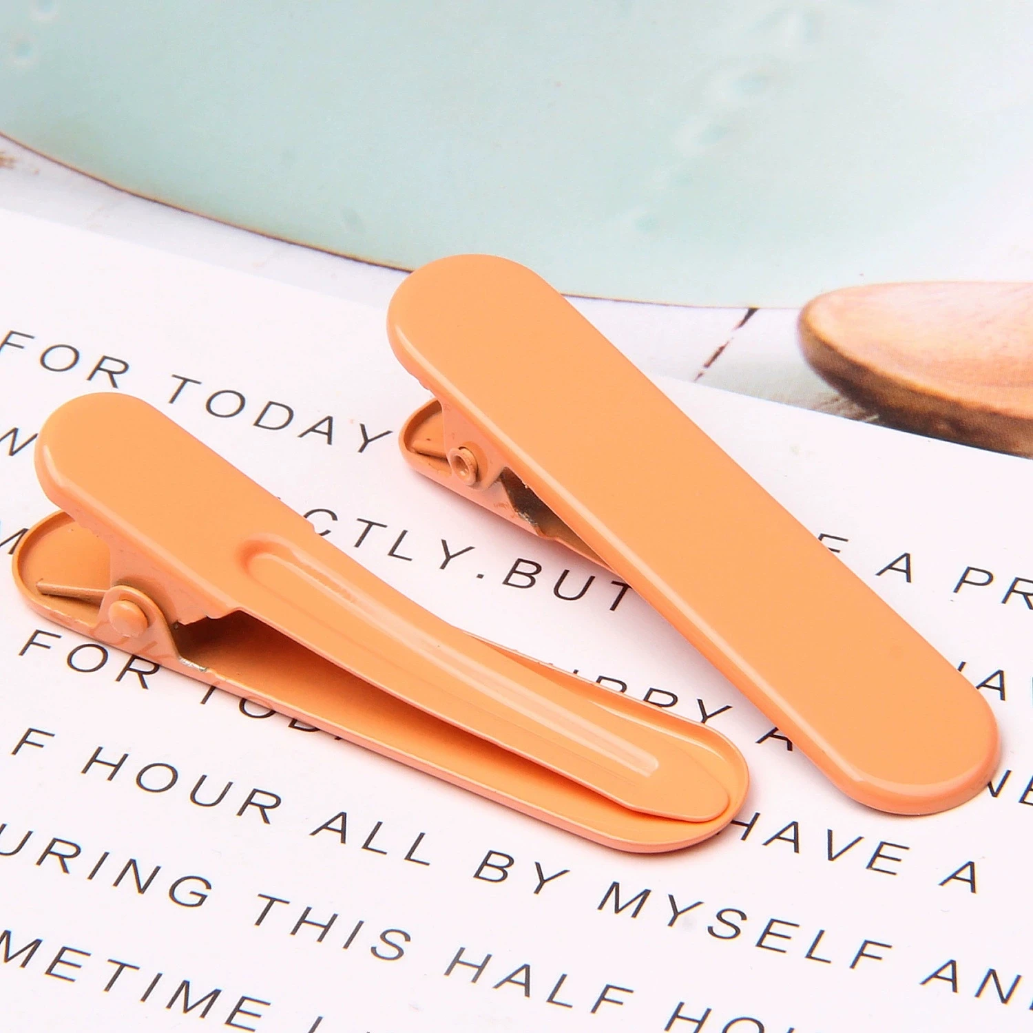 100pcs DIY Duckbill 악어 클립 캔디 색상 헤어 클립 소녀 헤어 액세서리 귀여운 헤어 클로 여성용 유행 헤어핀