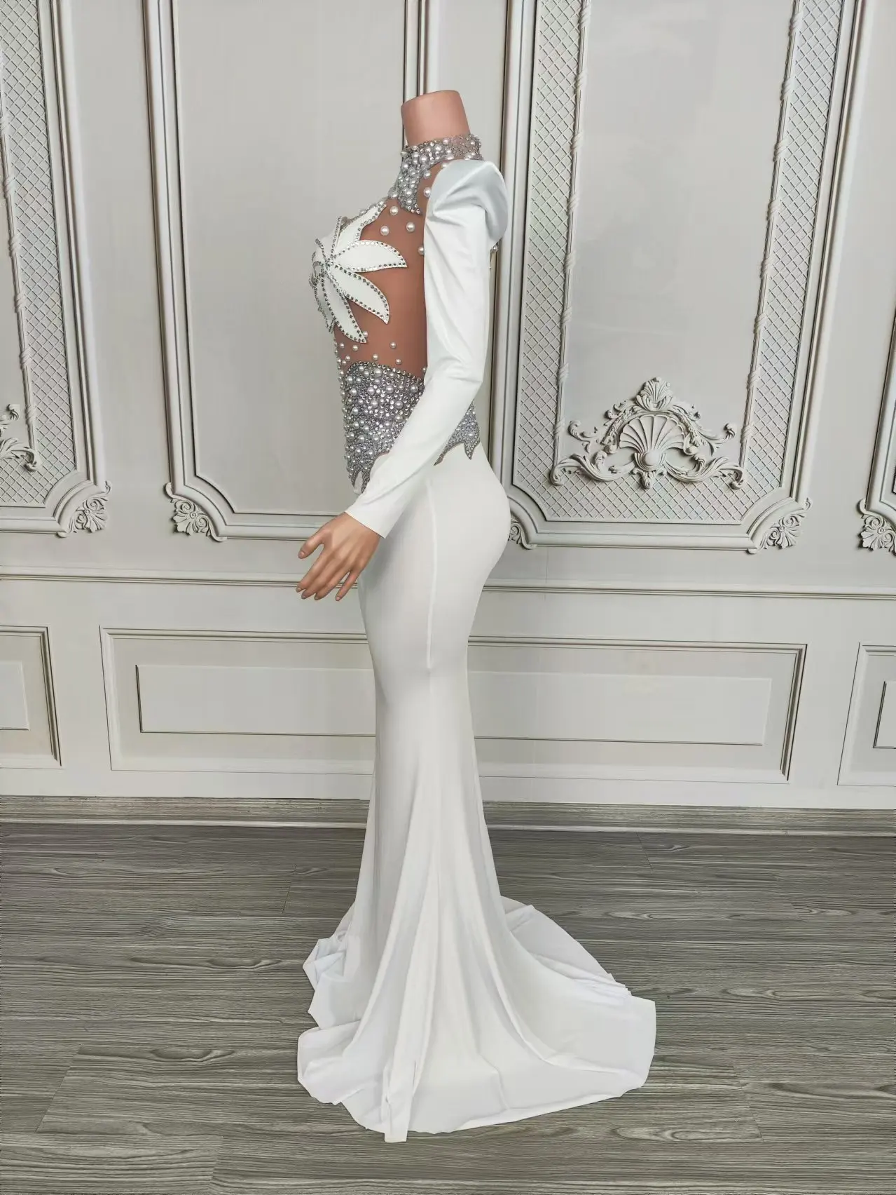 فستان نسائي فاخر لؤلؤي كريستالي أبيض شفاف من خلال...