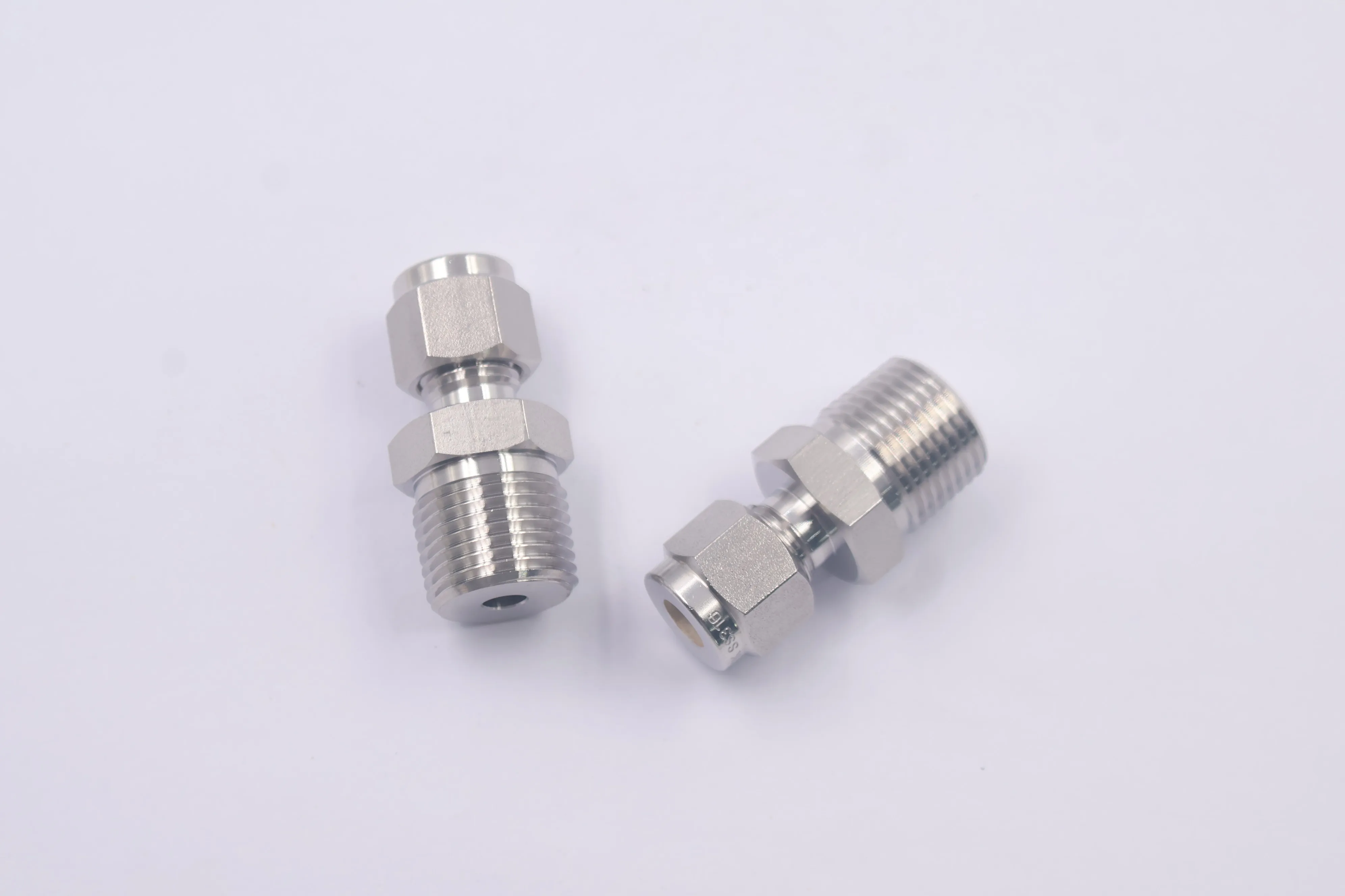 SS-400-1-6BT, Tube Fitting, Bored-Through Male Connector, 1/4 in. Tube OD x 3/8 in. Male NPT, Can Combination with Swagelok
