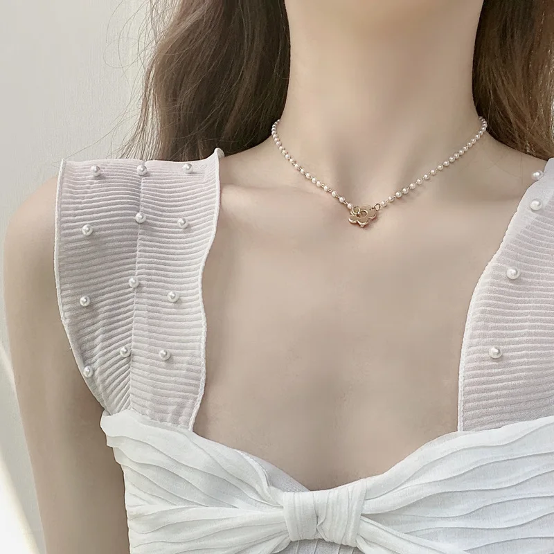 

Fashionable And Simple Flower Pendant Small Crowd Design Aesthetic Personality Geometric Street Shot Lady Temperament Necklace