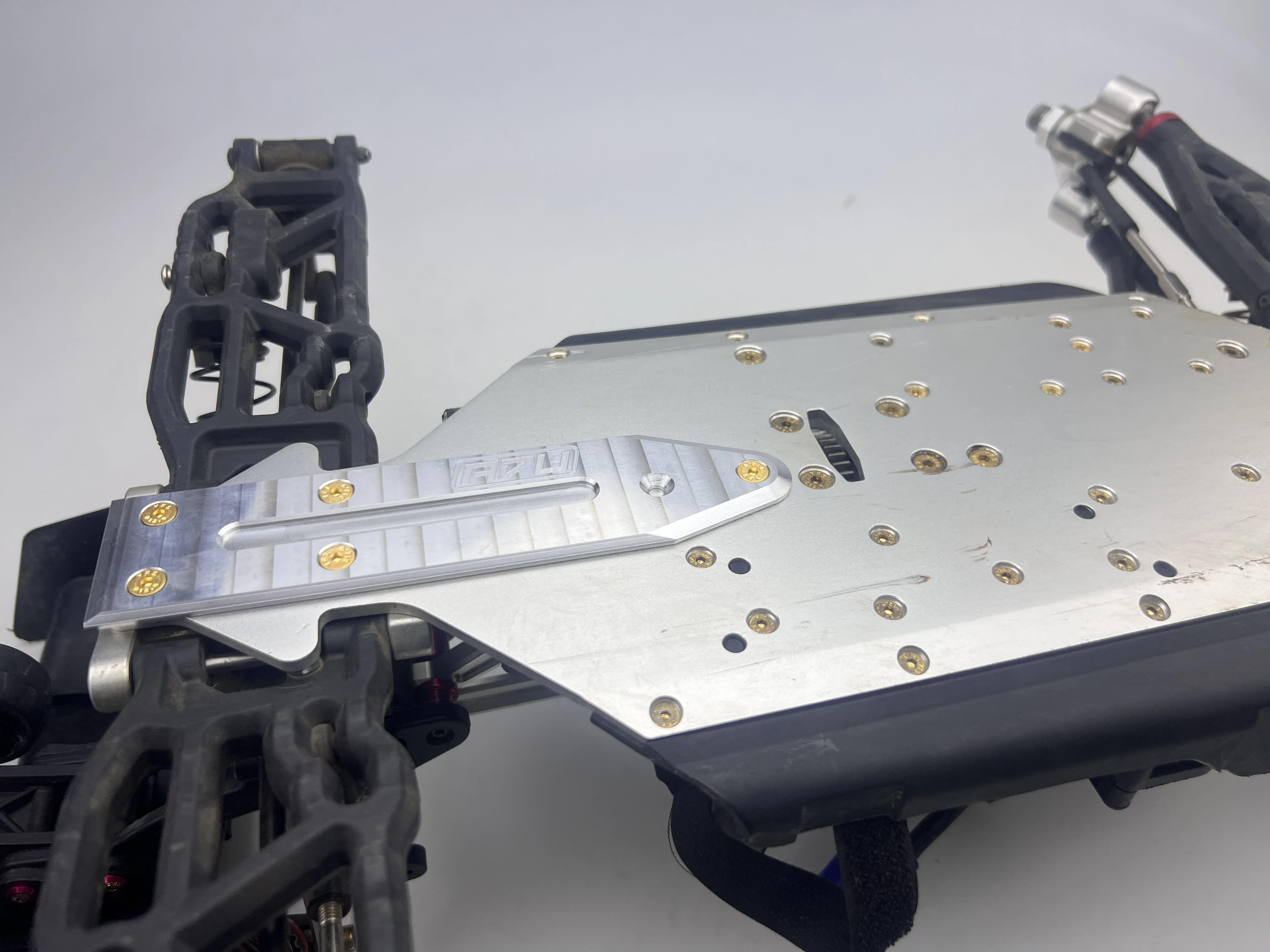 Płyta szkieletowa ARRMA 6S OUTCAST EXB V6 TYPHON TLR 7075-T6 aluminium