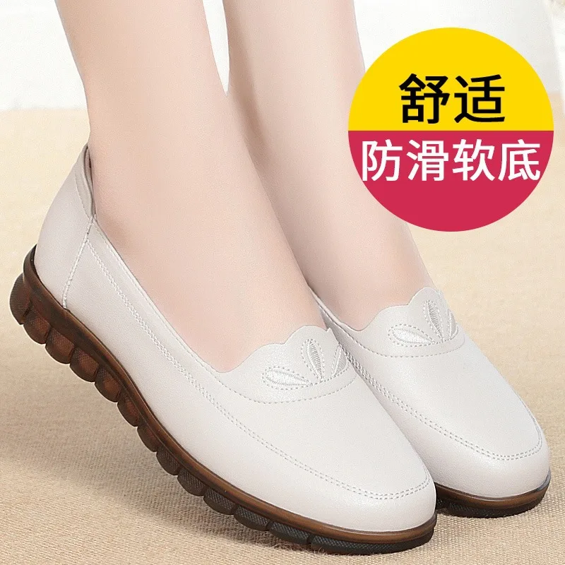 New Leather Mother Shoes Comfortable Soft Bottom Non-Slip Flat Shoes Women'S Round Toe Middle-Aged And Elderly Women'S Leather