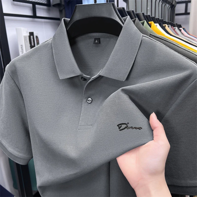 Polo da uomo a tinta unita con risvolto, estiva, a maniche corte, traspirante, in piqué, con stampa semplice sul petto, casual, da lavoro. - immagine 5