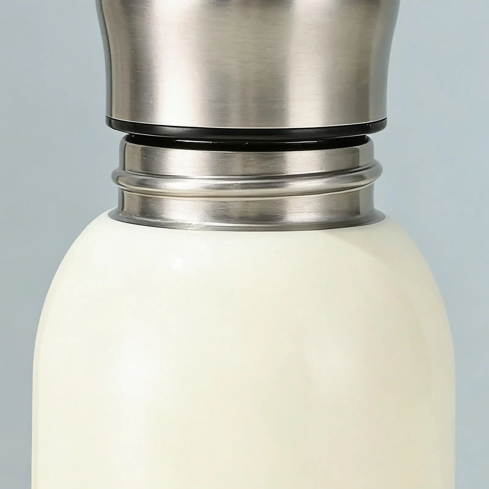 Children's Insulated Leak-Proof Water Bottle with Non-Slip Grip for Travel and Outdoor Adventures