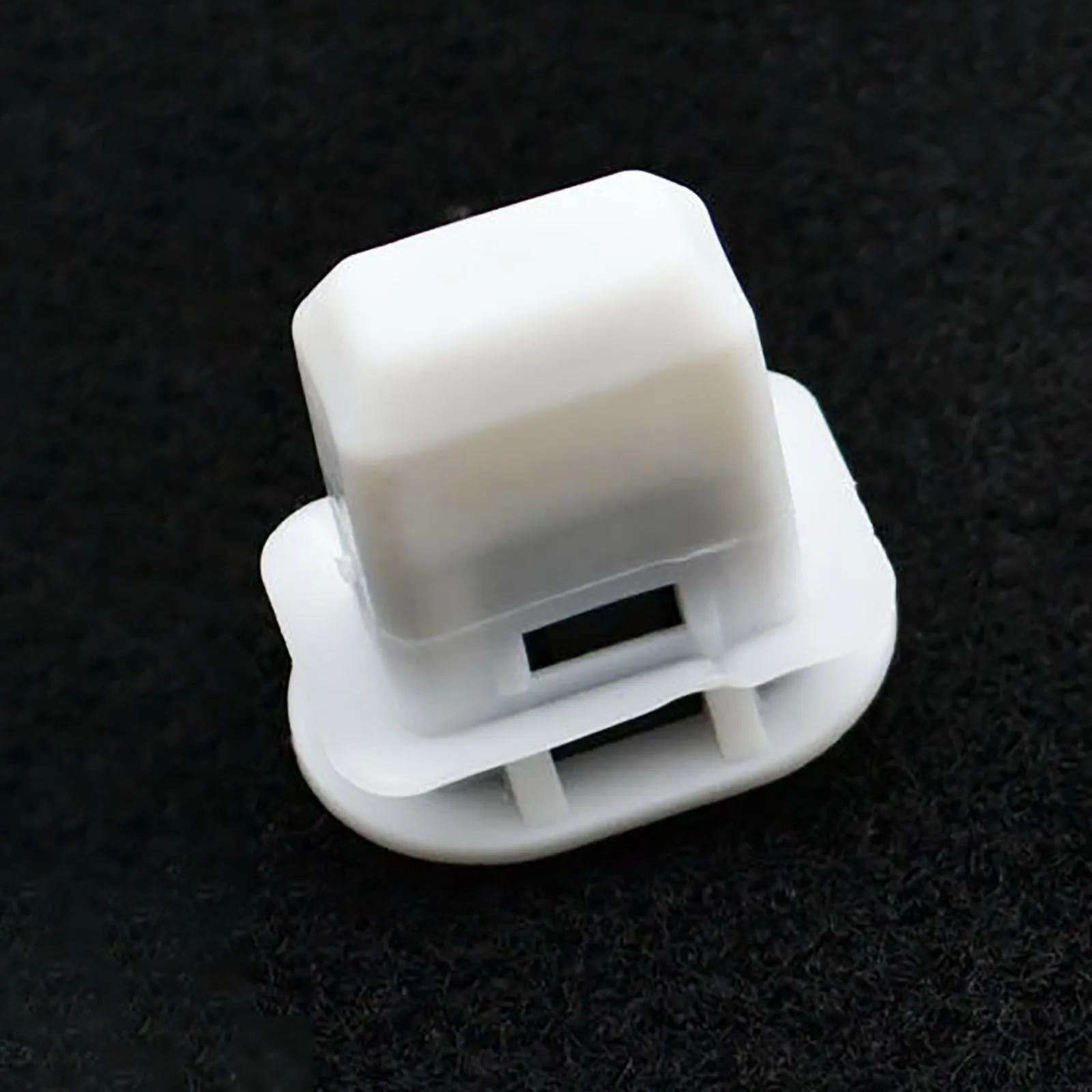 2Pcs Rear Seat Cushion Pad Clip Rear Seat Clips Fixed Buckle Fastener car interior accessories for Audi A3 A4 A5 A6 A7 A8 Q3 Q5 Q7 Q8