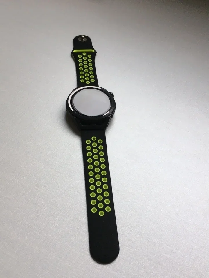 Breathable Sports Silicone Strap - Versatile 20mm/22mm Wristband
