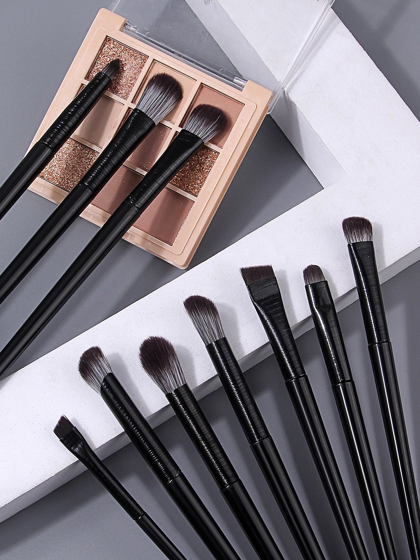 Set di Pennelli Professionali per il Trucco - Pennelli Cosmetici Morbidi e Soffici per Fondotinta, Cipria, Ombretto e Sfumatura, Strumenti di Bellezza - immagine 5