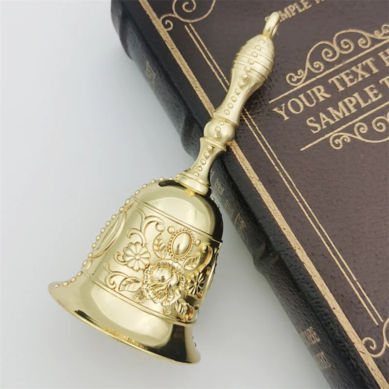 1PC Retro Metalen Tone European Style Hand Bell Craft Decoratie Alarm Bell Handicraft Christmas Bell Wind Bell Christmas Craft
