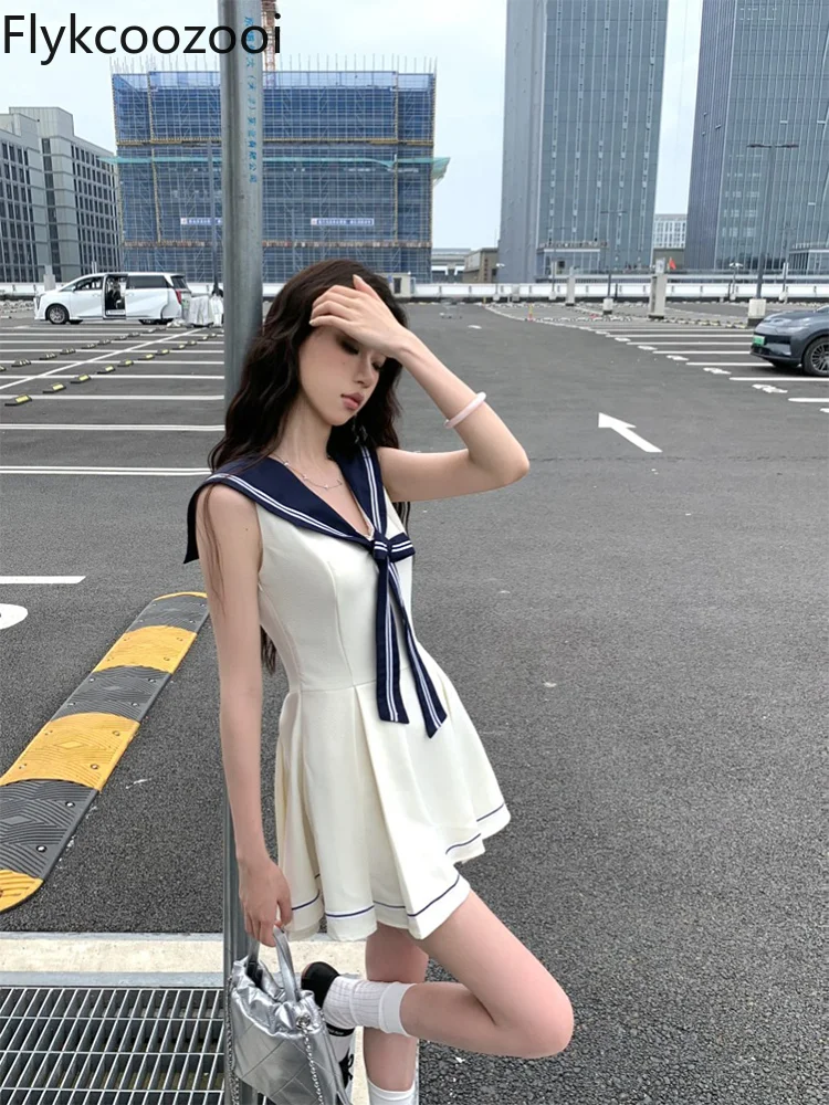 فستان على طراز الكلية بألوان متباينة وياقة كحلي بد...