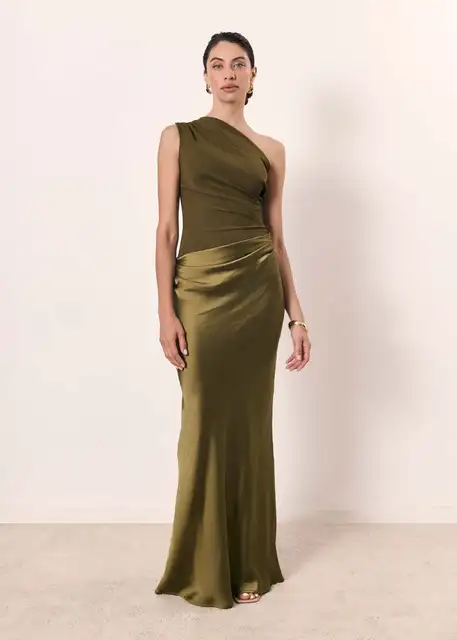Robe longue élégante asymétrique en satin patchwork pour femme, sans manches, froncée, ajustée, pour invitées de mariage et soirées 2026