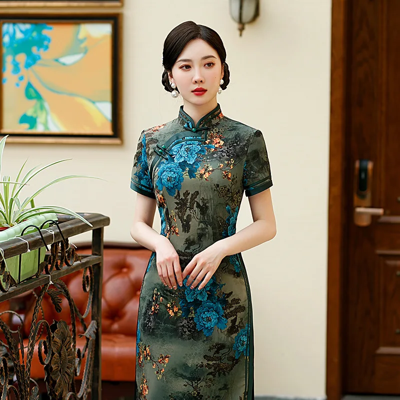 

2023 Autumn New Women's Green Stand-up Collar Long Qipao Fashion Slit Short-sleeved Chinese Style Cheongsam Classical Dress