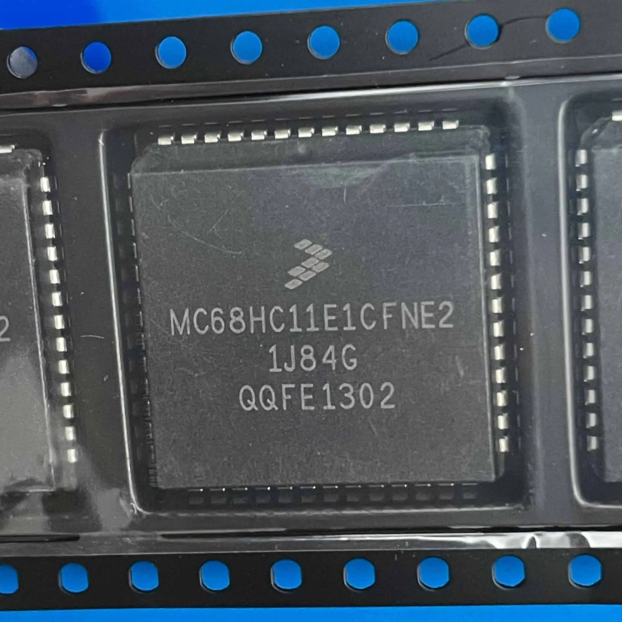 

8-битный микроконтроллер MC68HC11E1CFN2 MC68HC11E1CFNE2 PLCC52, 1 шт.