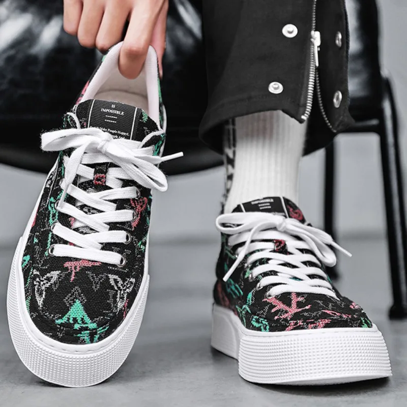 Men's Casual Shoes 2024 Fashion Embroidered Canvas Shoes for Men Breathable Versatile Walking Shoes Luxury Comfort Dress Flats 4
