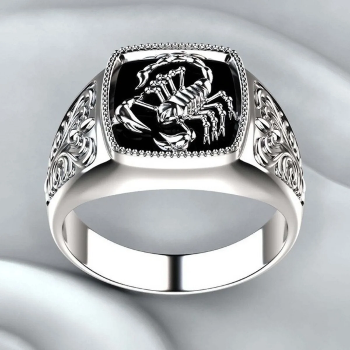 

2023 Creative Scorpion Relief Craft Men's Ring Personality Plating 925 Silver Ring World Jewelry Wholesale Lowest Price Shipping