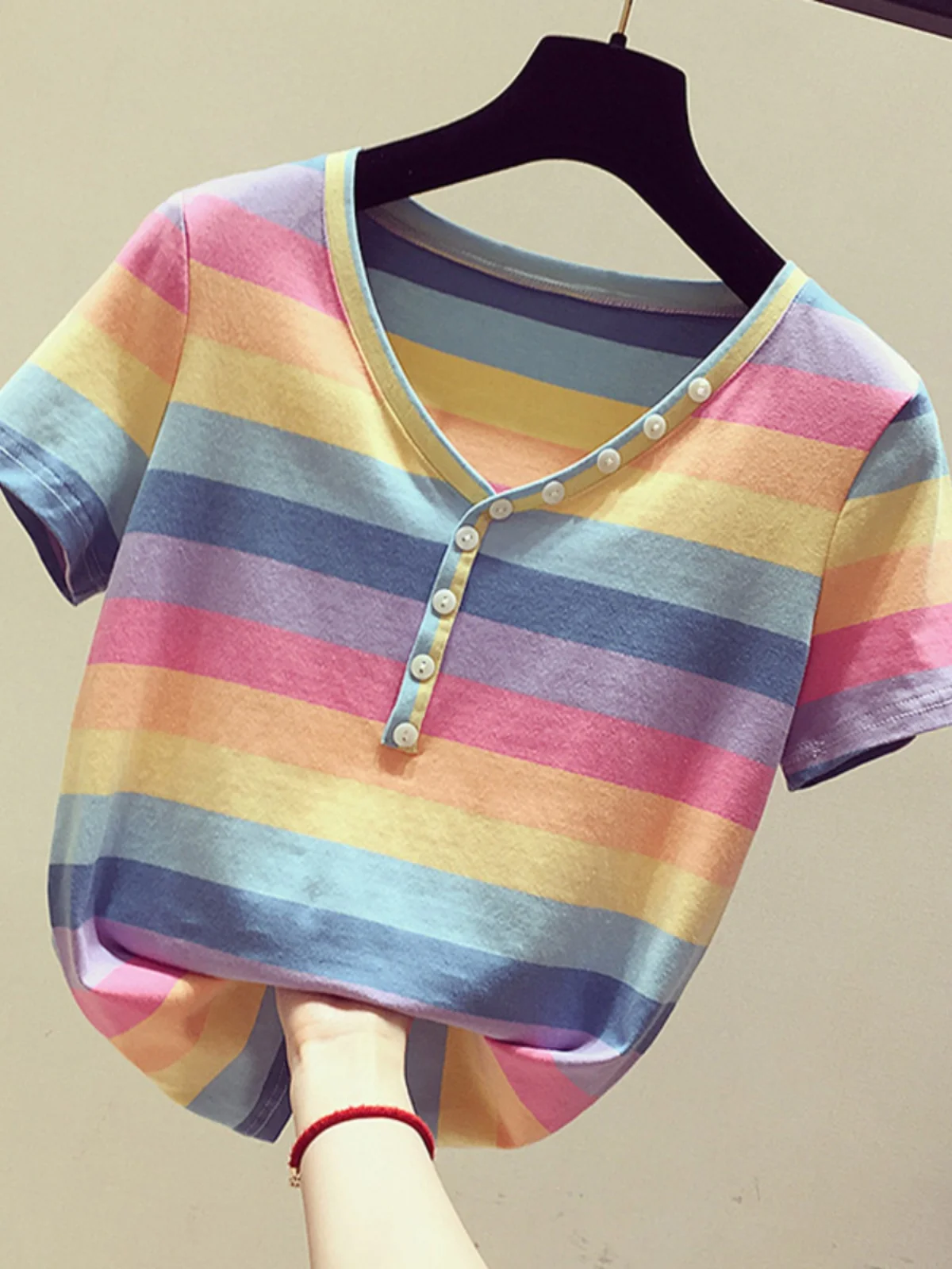 

2024 Summer V-neck Buttons Striped T-Shirt Knitting Women Soft Tshirts Female Basic Fashion Classic Tee Ladies Tops S151