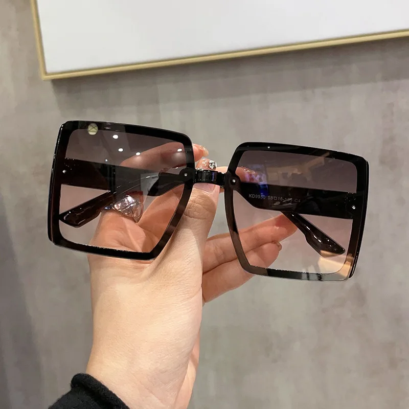 

Korean Style Fashion Sunglasses Women Square Shape UV400 Protection Sun glasses Woman Beach Playing Sunglasses for Women