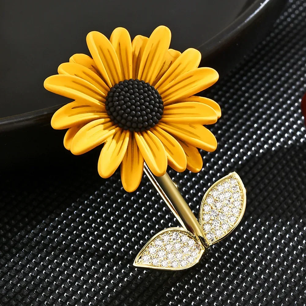

Pearl Rhinestone Brooch For Women Crystal Sunflower Rose Buckle Brooch Vintage Female Dress Clothes Suit Scarf Clip Jewelry Gift