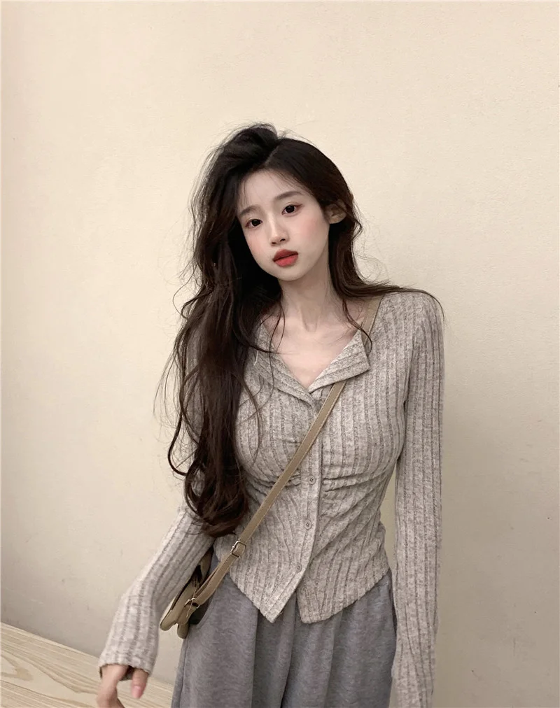 

New Commuter Lapel Long Sleeve Knit Cardigan Womens Autumn And Winter Grey Sweater Slim Pleated Short With Bottoming Coat Inside