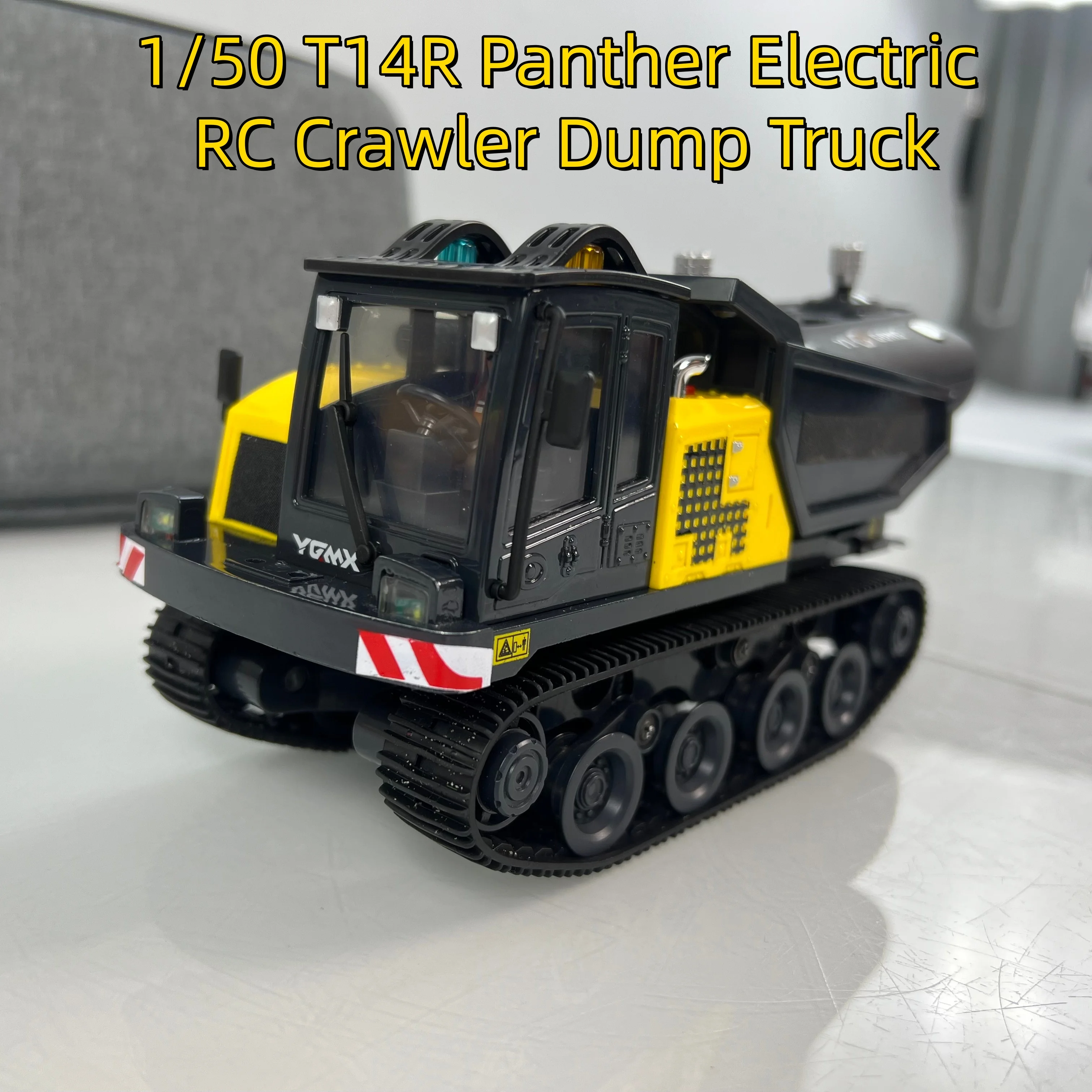 Vue de face du camion benne basculante RC T14R Panther 1/50 avec phares allumés et détails réalistes