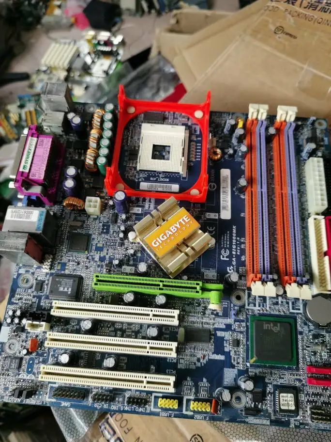 

Б/у Материнская плата Gigabyte 865g, протестирована 1 шт.