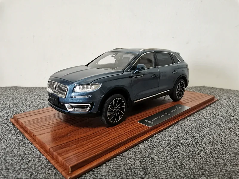 

1:18 scale Nautilus car Model Alloy Collectible Gifts Souvenir Toys