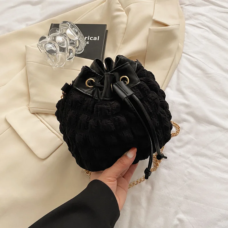 Рисунок 6 - Женская плиссированная сумка-мешок через плечо