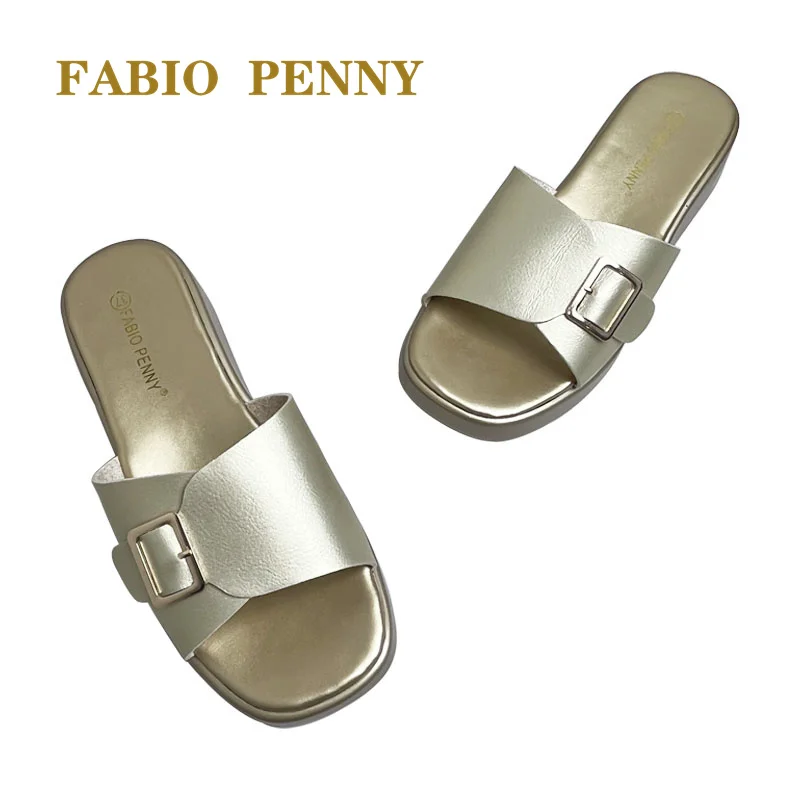 En verano italiano, hay populares zapatillas de mujer sexys y de suela gruesa de color sólido con diseños de botones de metal.