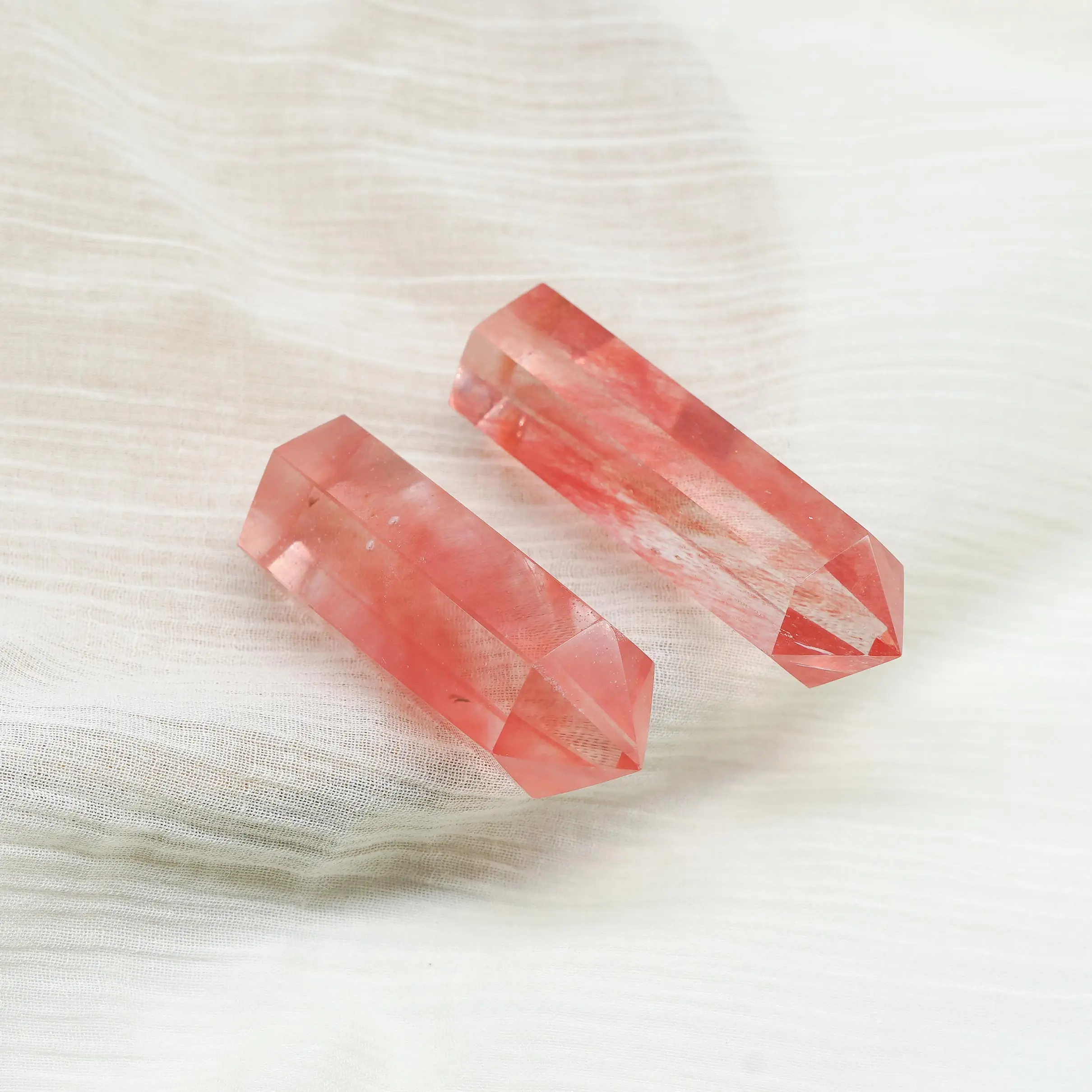 

Natural Energy Red smelting Crystal Point Prism Crafts Stone Tower Mineral Wand Home Decoration Hexagonal Obelisk Reiki Gift