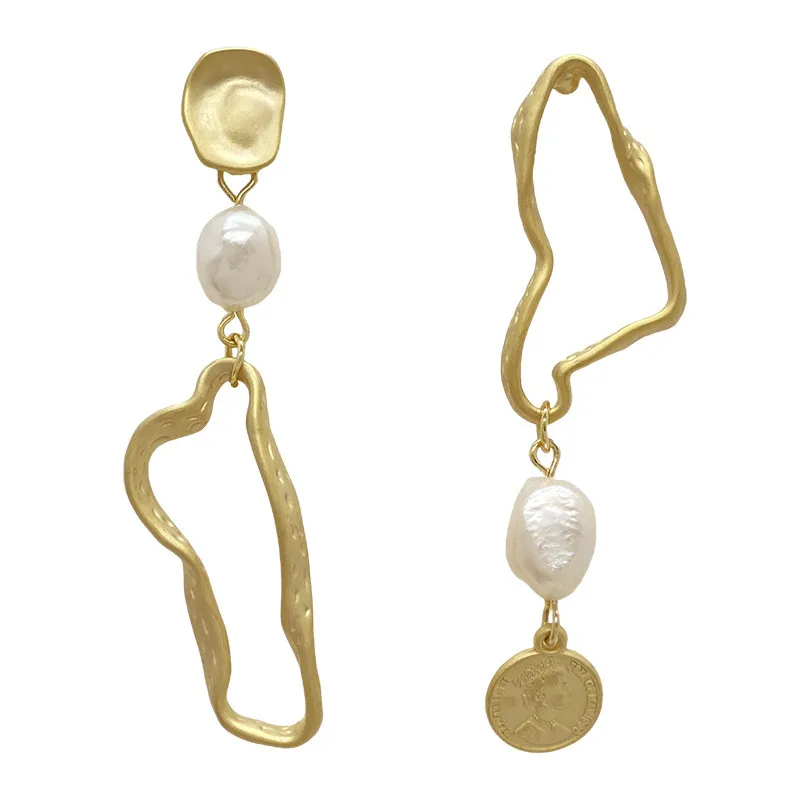 Boucles d'oreilles asymétriques en perle baroque 6