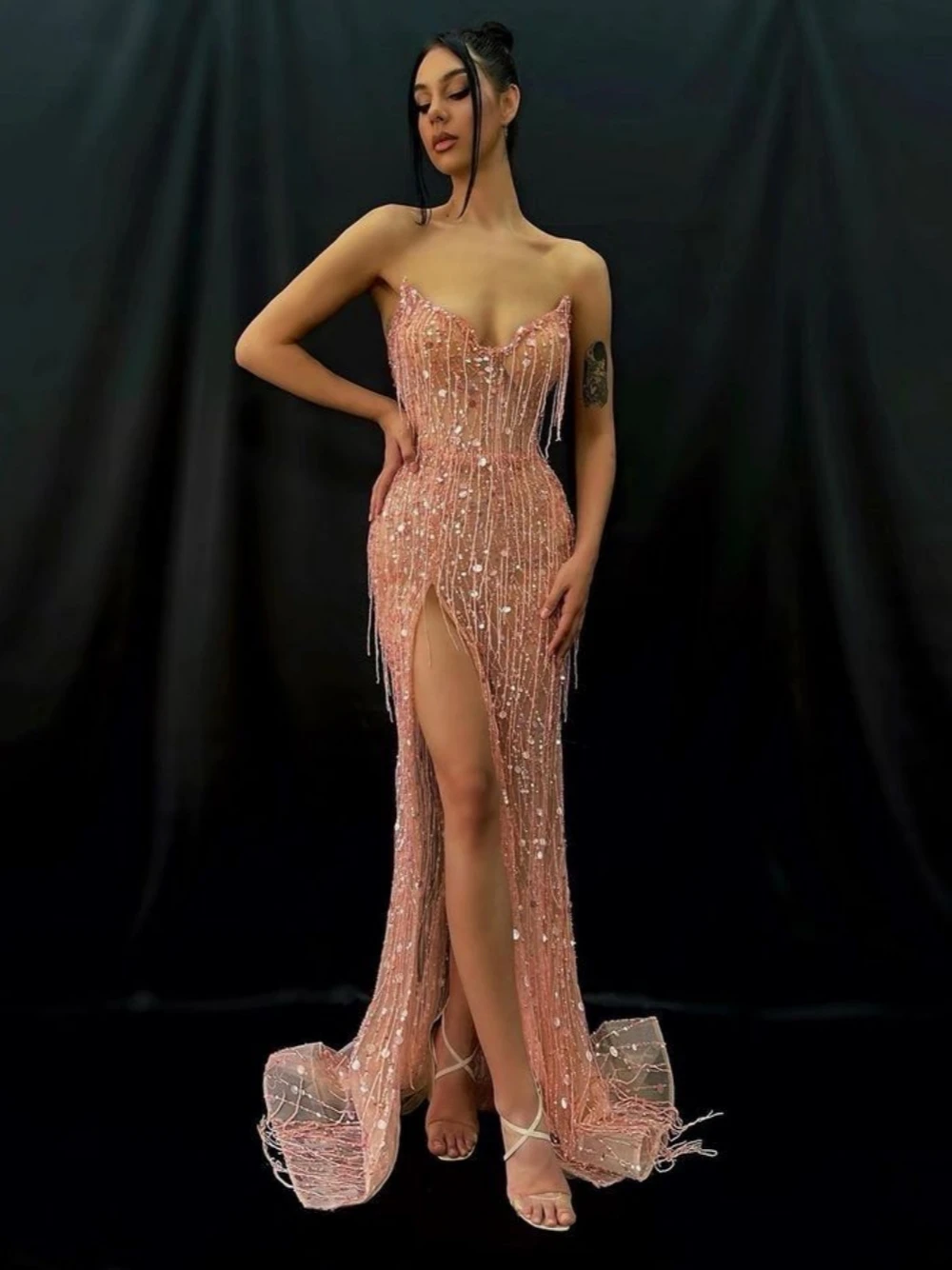 Рисунок 2 - Роскошное вечернее платье с бусинами