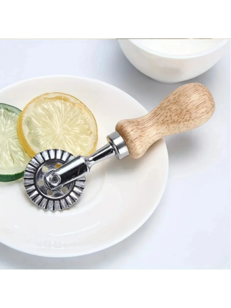 Description Picture 6 of item1pcs Baking Cookie Cutter Biscuit Maker Mold Pizza Cutting Wheel Tools MouldsAluminium Alloy Ravioli Pasta Tools Square Cutters