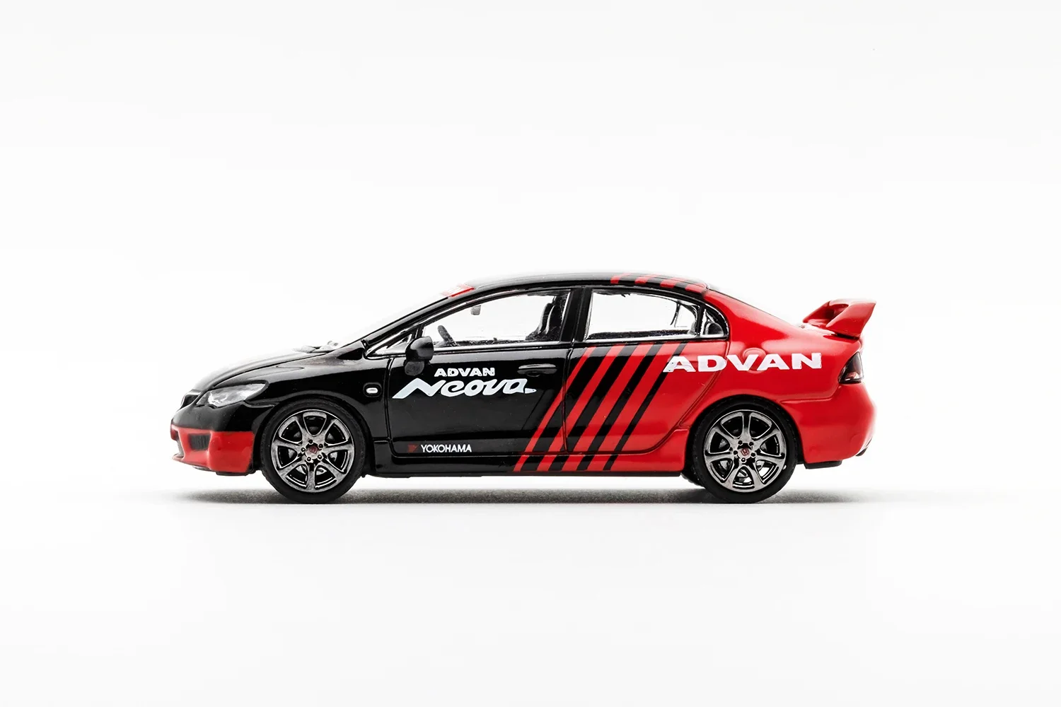 

DCT 1:64 Civic Type-R FD2 Advan литая модель автомобиля