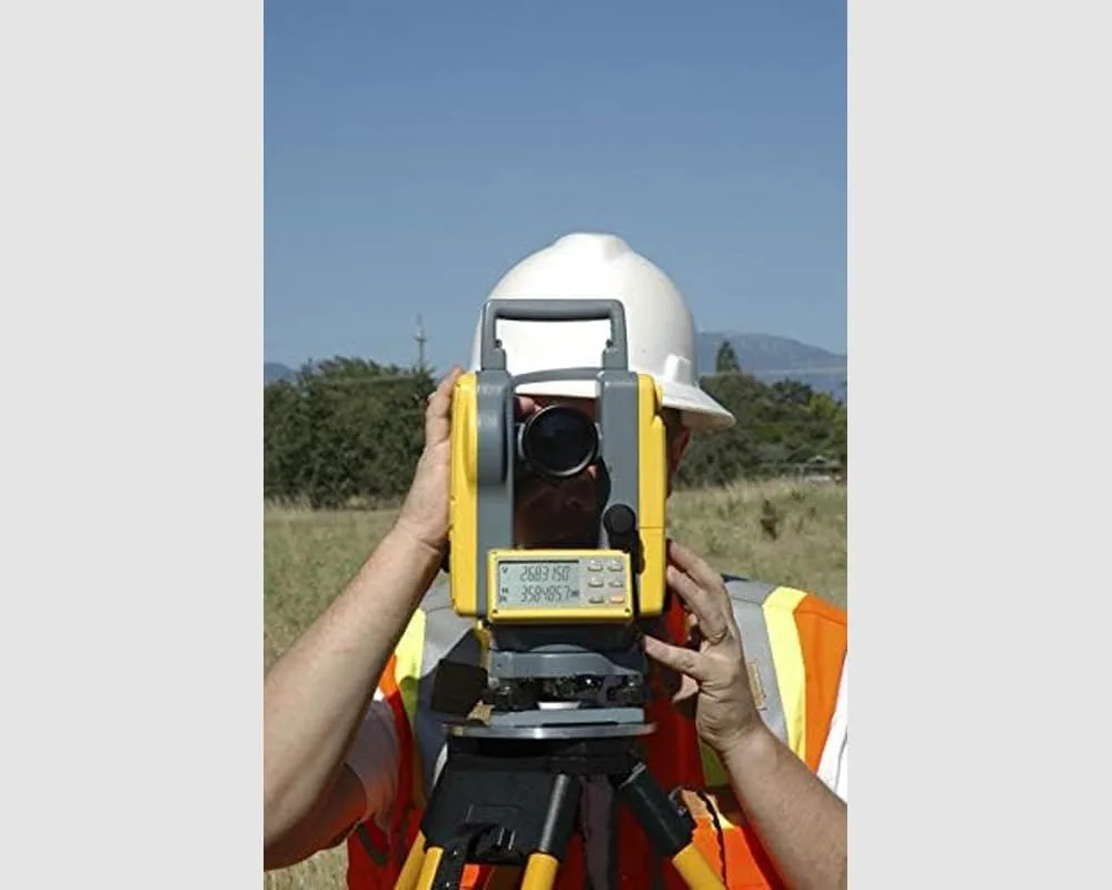 DET-2 Digital Electronic Theodolite Construction Surveying Equipment Set Rechargeable and Alkaline Batteries Carry Case