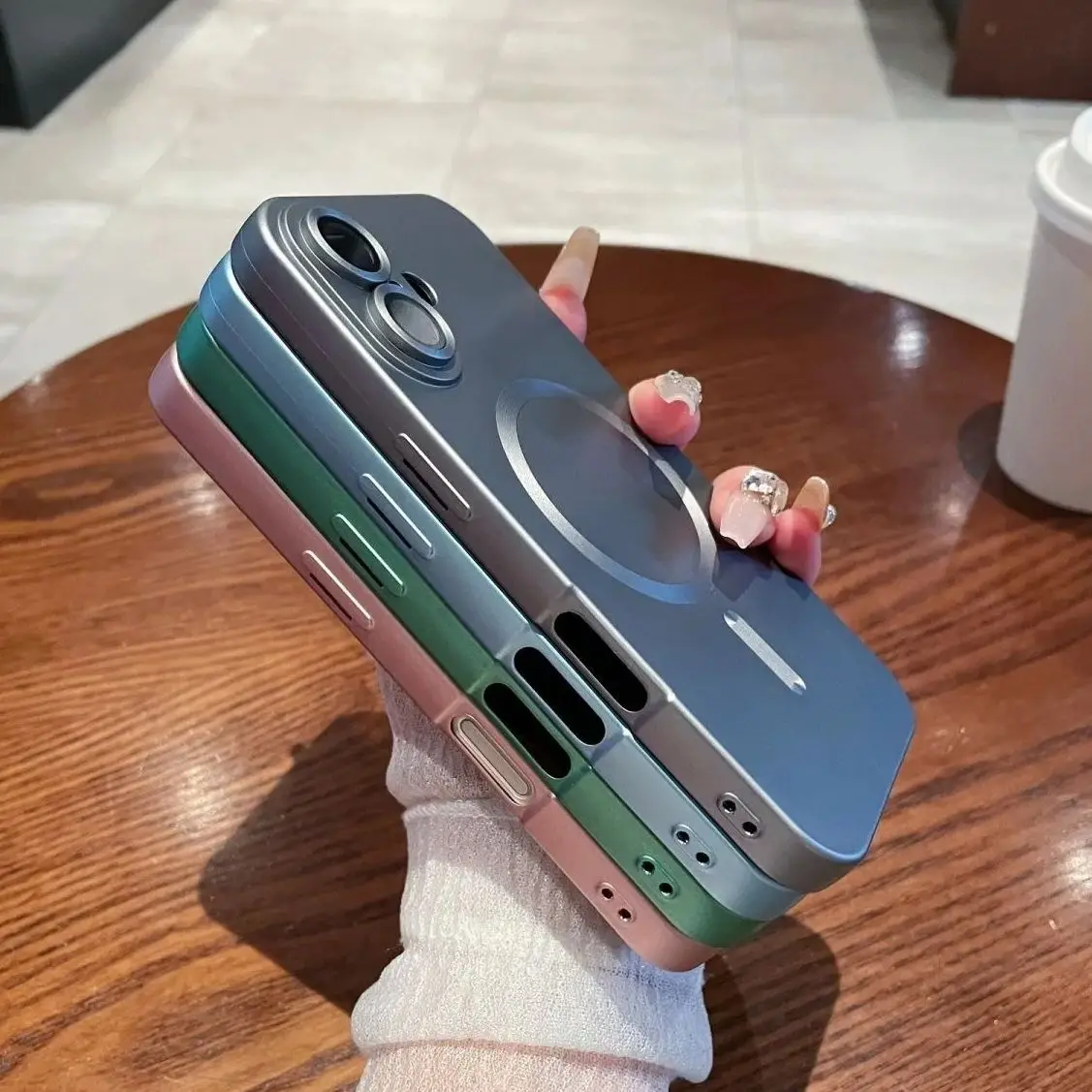 Metallic Paint Magnetic Silicone Case with Solid Color Finish