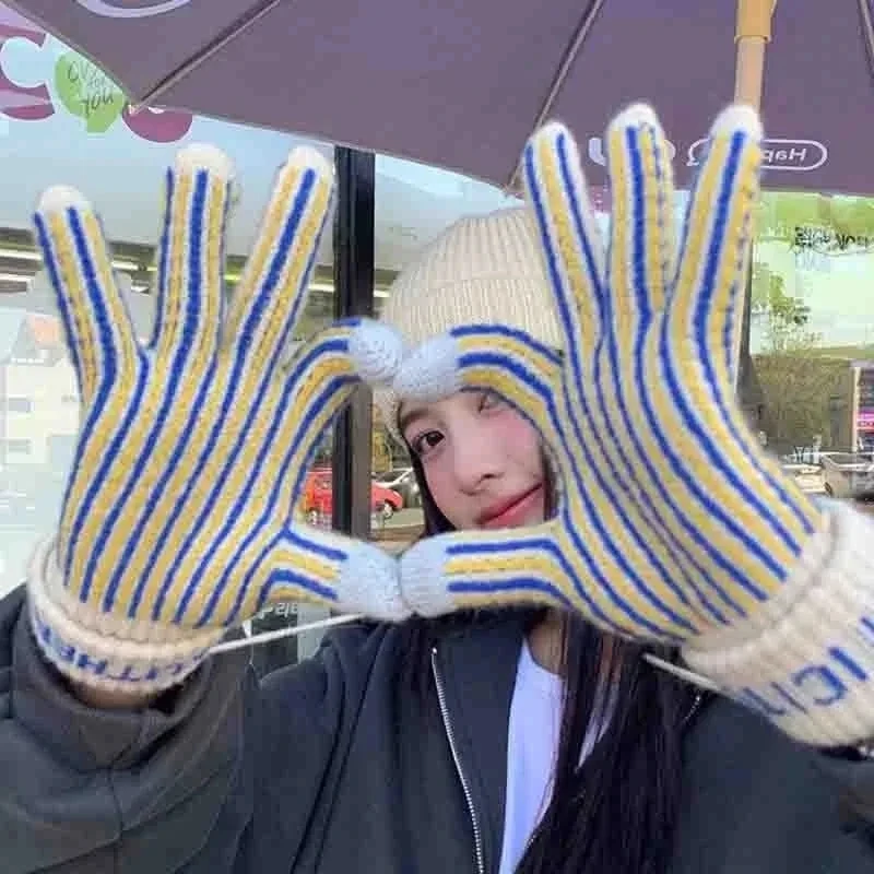 Рисунок 4 - Японские Ретро полосатые перчатки с принтом