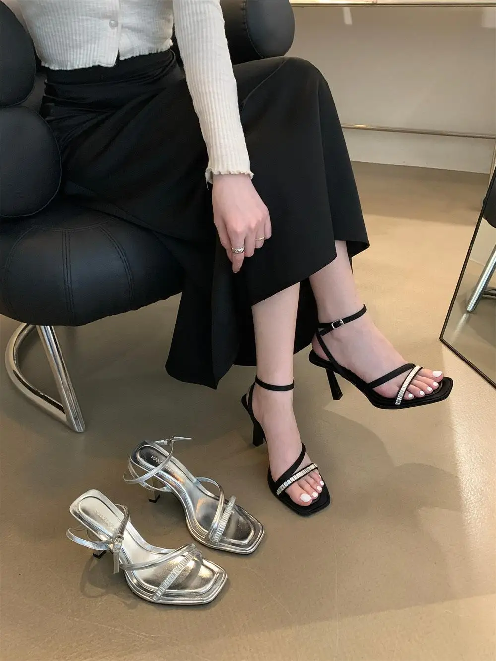 

Summer New Women's One Line Strap Simple Fashion High Heels Black Silver Retro Square Head Rhinestone Sandals 35-39
