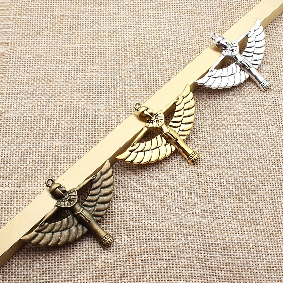 WYSIWYG 2pcs 42x56mm 펜던트 날개 달린 여자 이집트 선도 매력 펜던..