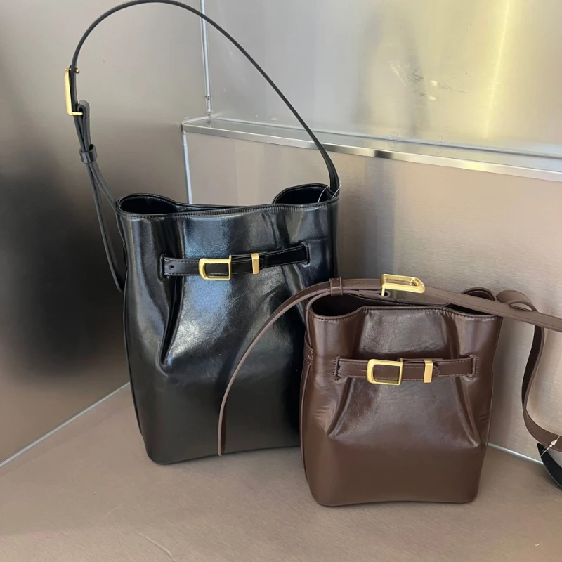 

Genuine Leather Shoulder Bag for Women Oil Waxed Cowhide Tote Crossbody Bag Luxury Designer Handbags