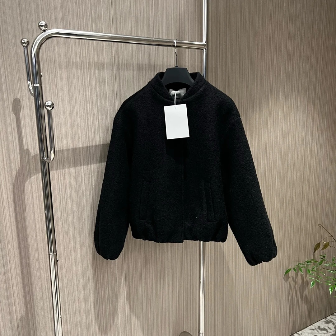 

2024New for winter, stand collar wool coat, loose silhouette. Fashion personality. Leisure age reduction. Warm everything