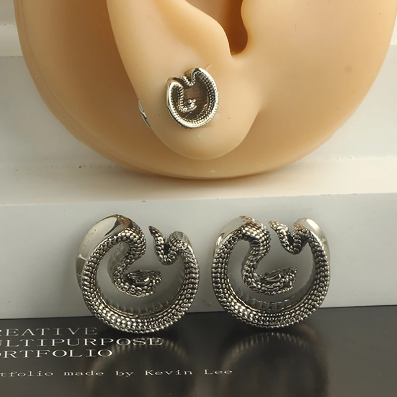 

Ear Gauges Fashion Snake Saddle Ear Plugs Tunnels 316 Stainless Steel Hypoallergenic Earrings Plugs for Ears Expander