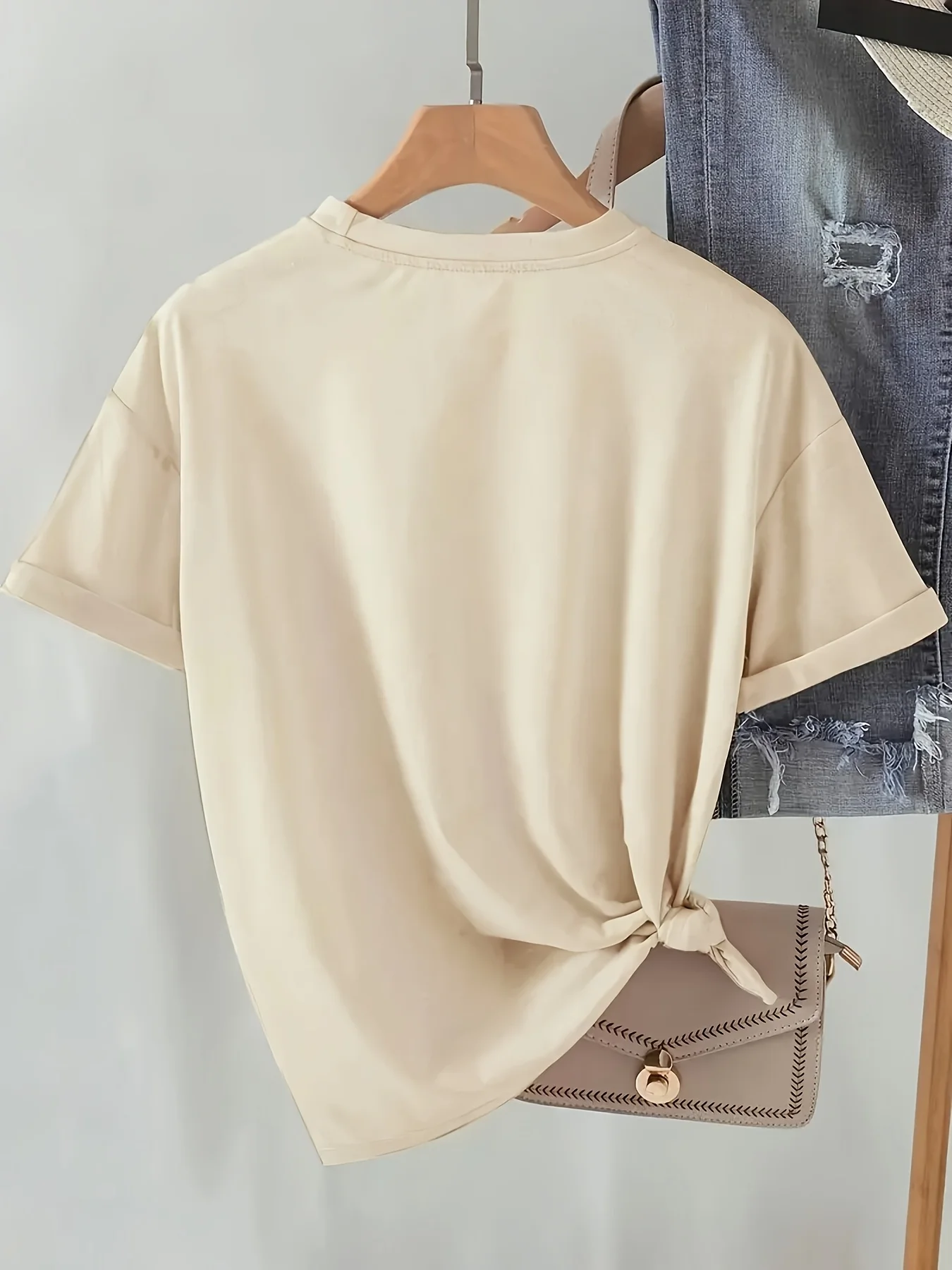 Women's White Top with Minimalist Cat Line Art - Casual Chic Gift