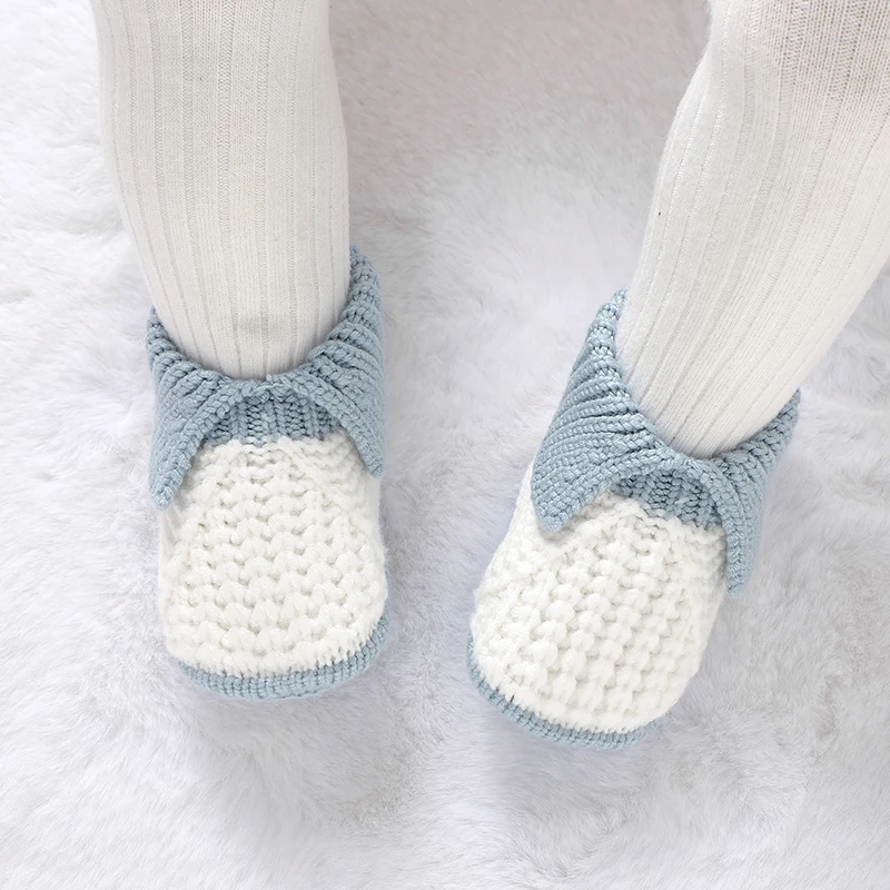Newborn Baby Shoes Knit Infant Boys Girls Boots Fashion Patchwork Flanging Toddler Kid Crib Shoes 0-18M Chlid Footwear Cute Warm baby girl booties