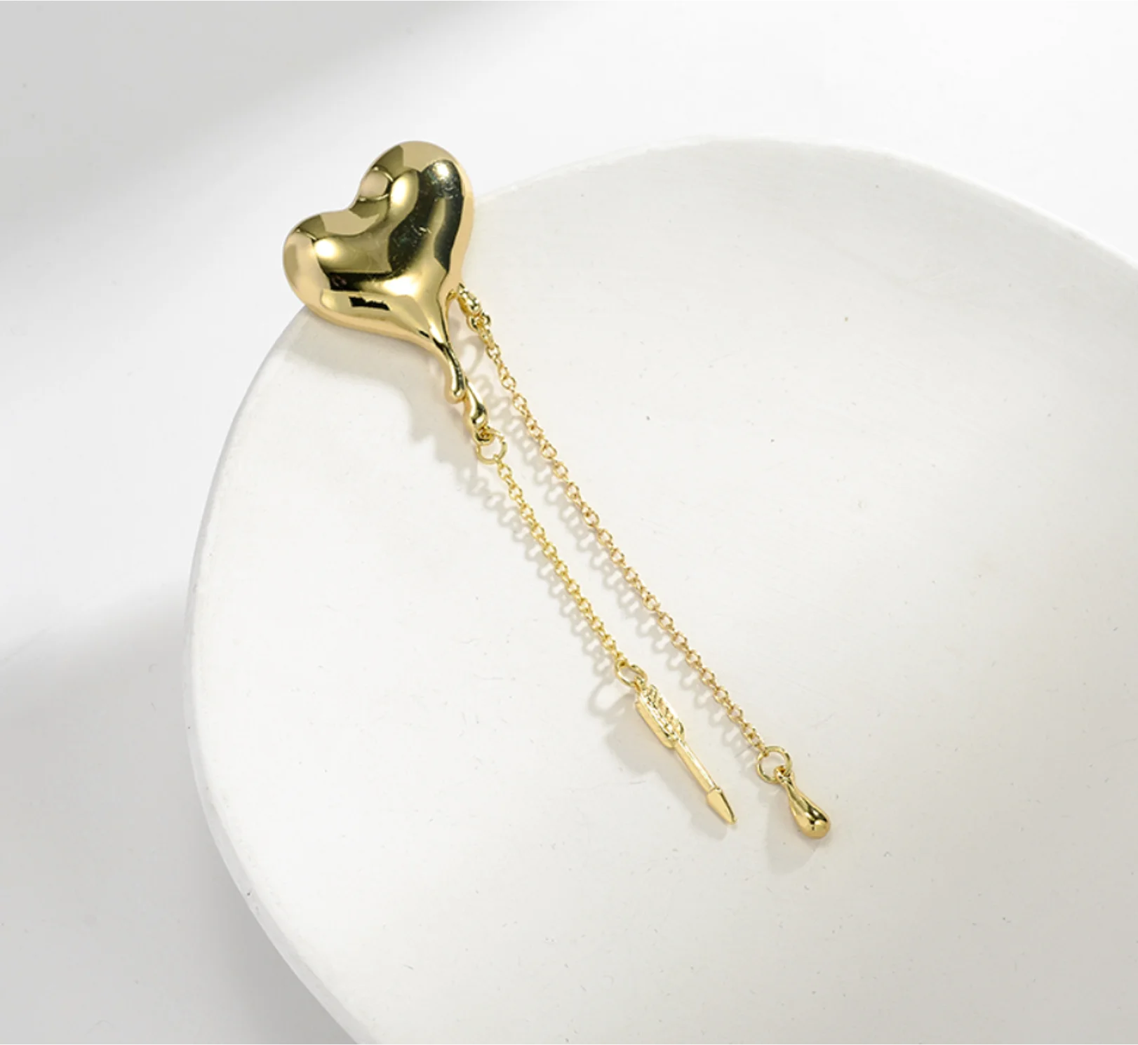 2023 new trend Metal love tassel Brooch suit pin accessories Lapel pins brooch fashion jewelry for women