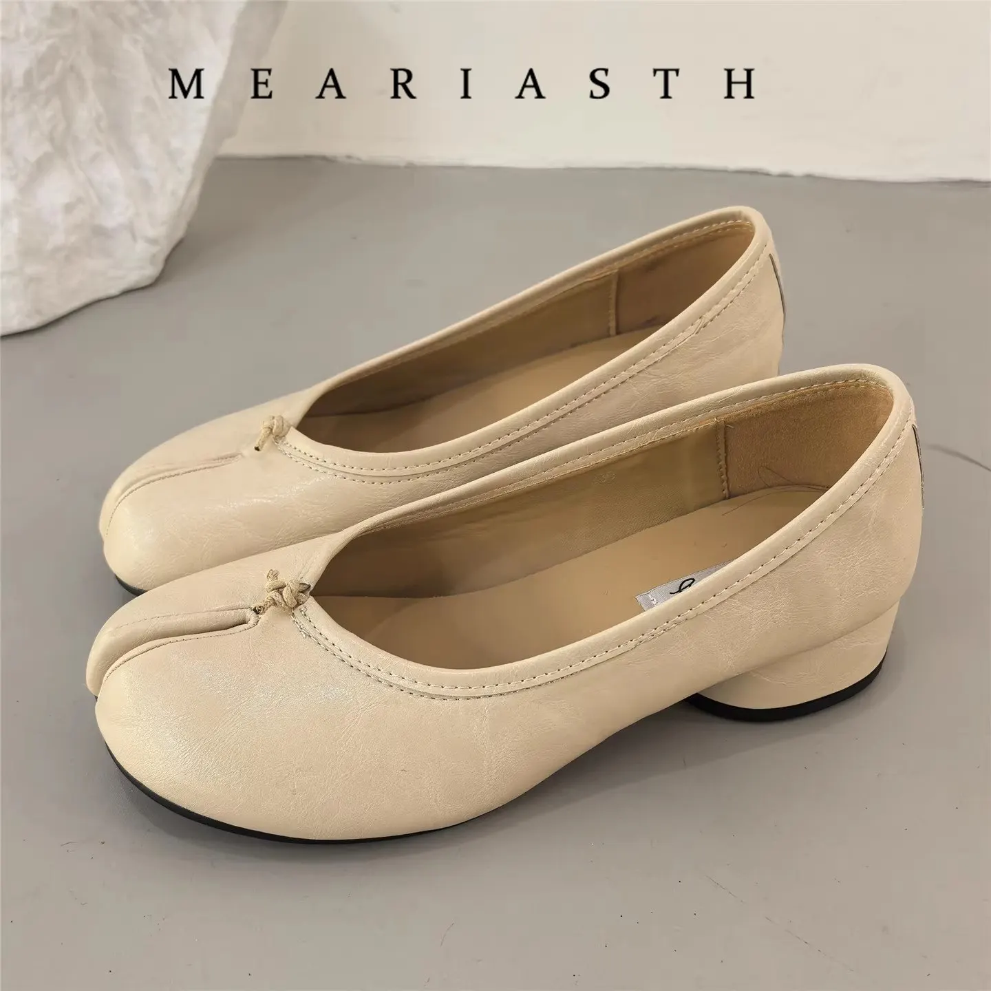 ตัวเลือกสินค้า รองเท้า Mary Janes หนังสีขาว แฟชั่นคลาสสิก ขนาด 43