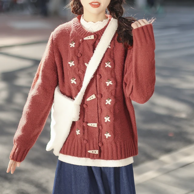 Retro sweater with embroidered horn buttons